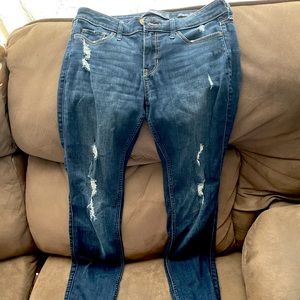 Size 5R Hollister distressed jeans
